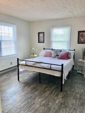 Trestle Creek Farm- farmhouse suite